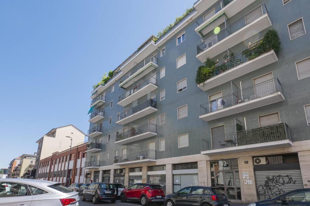 Youhosty - Zuretti42 Apartment Milan Bagian luar foto